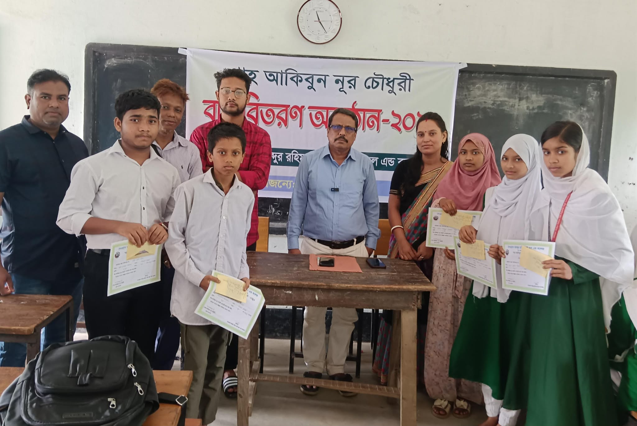 দেওয়ান আব্দুর রহিম হাইস্কুল অ্যান্ড কলেজে প্রয়াত শাহ আকিবুন নূর চৌধুরী স্মৃতি বৃত্তি বিতরণ