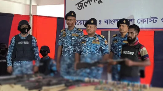 সুন্দরবনের ছোট জাহাঙ্গীর বাহিনীর প্রধানসহ ২৭ দস্যুর আত্মসমর্পণ