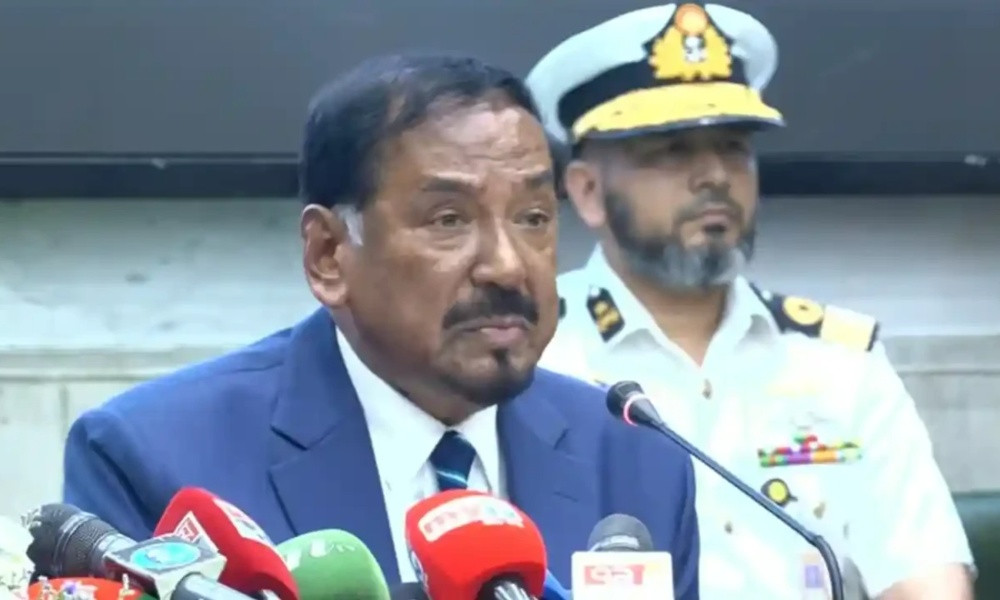 রাষ্ট্রপতির দায়িত্ব নিলেন স্পিকার হাফিজ উদ্দিন আহমদ