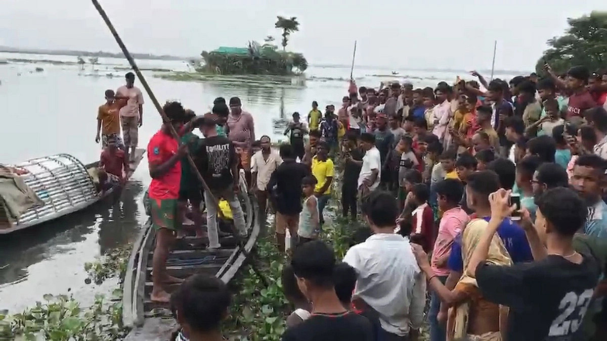 সুনামগঞ্জে নৌকা ডুবিতে ১ জন নিহত, নিখোঁজ ৩