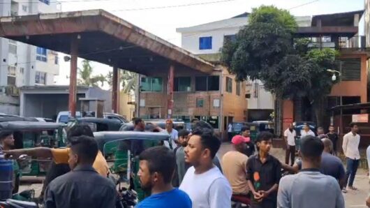 সিলেটে গ্যাস সংকট, চালকদের সড়ক অবরোধ
