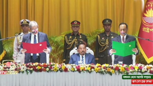 রাষ্ট্রপতির শপথ নিলেন মির্জা ফখরুল ইসলাম আলমগীর
