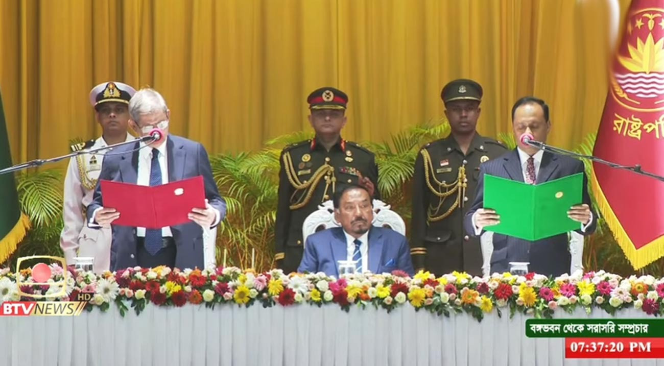 রাষ্ট্রপতির শপথ নিলেন মির্জা ফখরুল ইসলাম আলমগীর