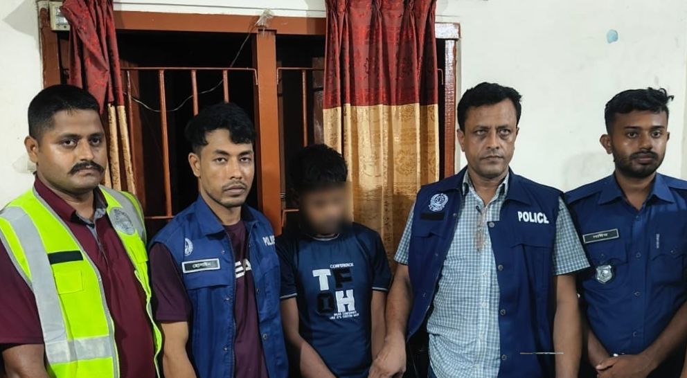 ইয়াবার চালান নিয়ে যাত্রীবাহী বাসে যুবক অতঃপর…