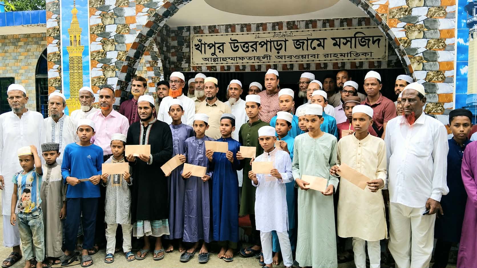 বালাগঞ্জে টানা ৪০ দিন জামাতে নামাজ আদায় করে পুরস্কার পেল ৩২ শিশু-কিশোর