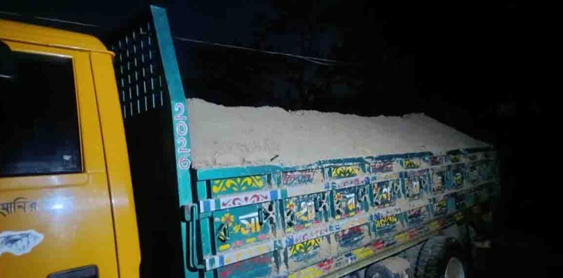 লেবু বাগানের আড়ালে অবৈধ বালু সিন্ডিকেট