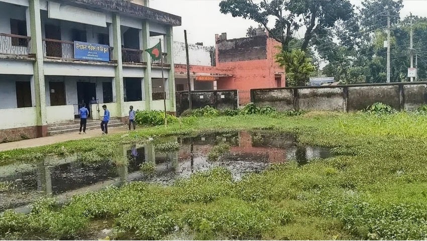 খেলার মাঠ গিলে ফেলেছে ‘জলাবদ্ধতা’