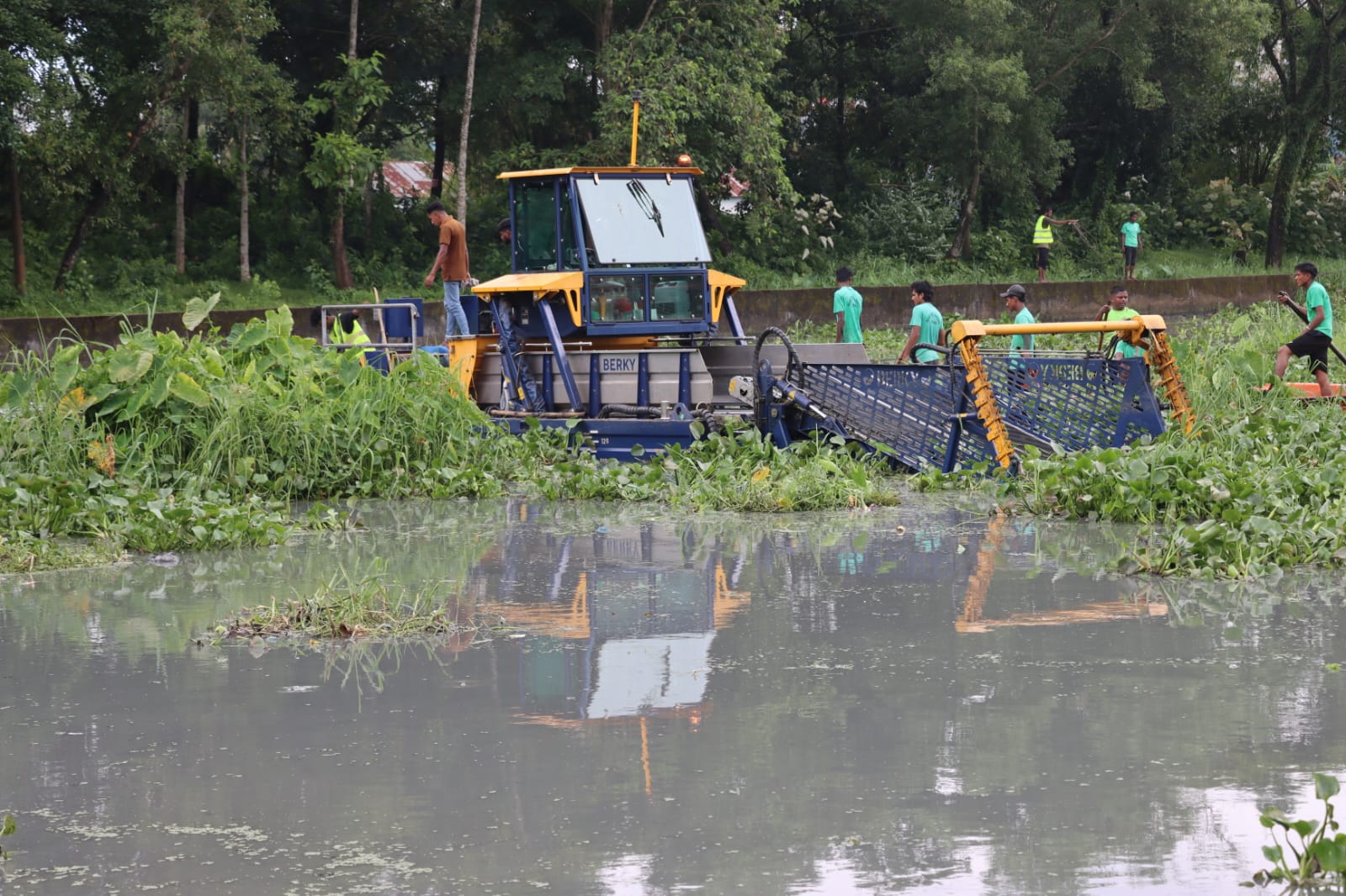 জঞ্জালমুক্ত হচ্ছে ঘাসিটুলা পুকুর, হবে দৃষ্টিনন্দন ওয়াকওয়ে
