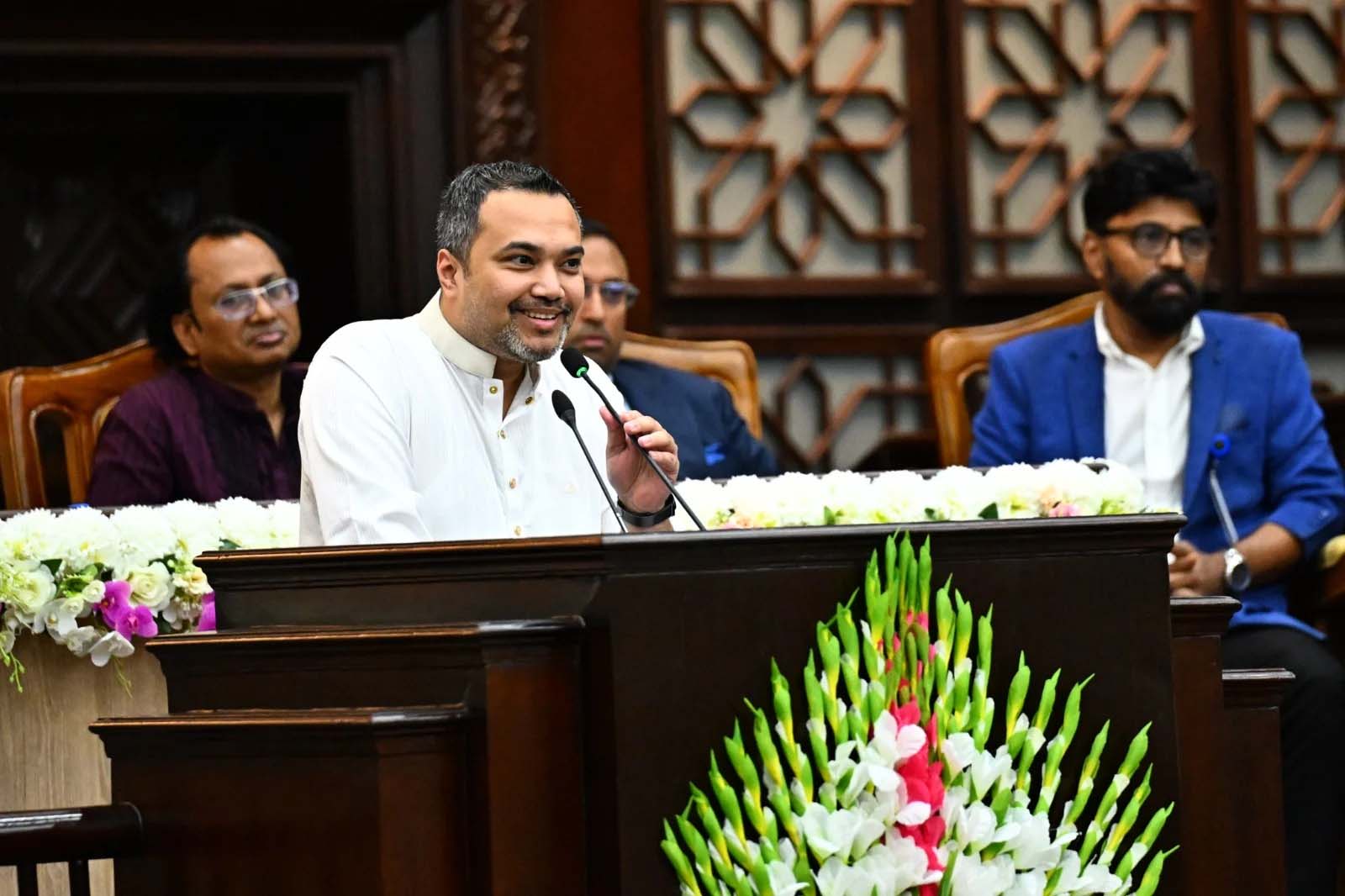 ১৮০ দিন পূর্তিতে সরকারের কর্মযজ্ঞের ১০ দিক তুলে ধরলেন মাহ্‌দী আমিন