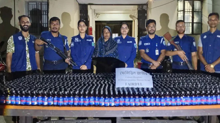গোয়াইনঘাটে ফেনসিডিলের বড় চালান ধরল পুলিশ, নারী আটক