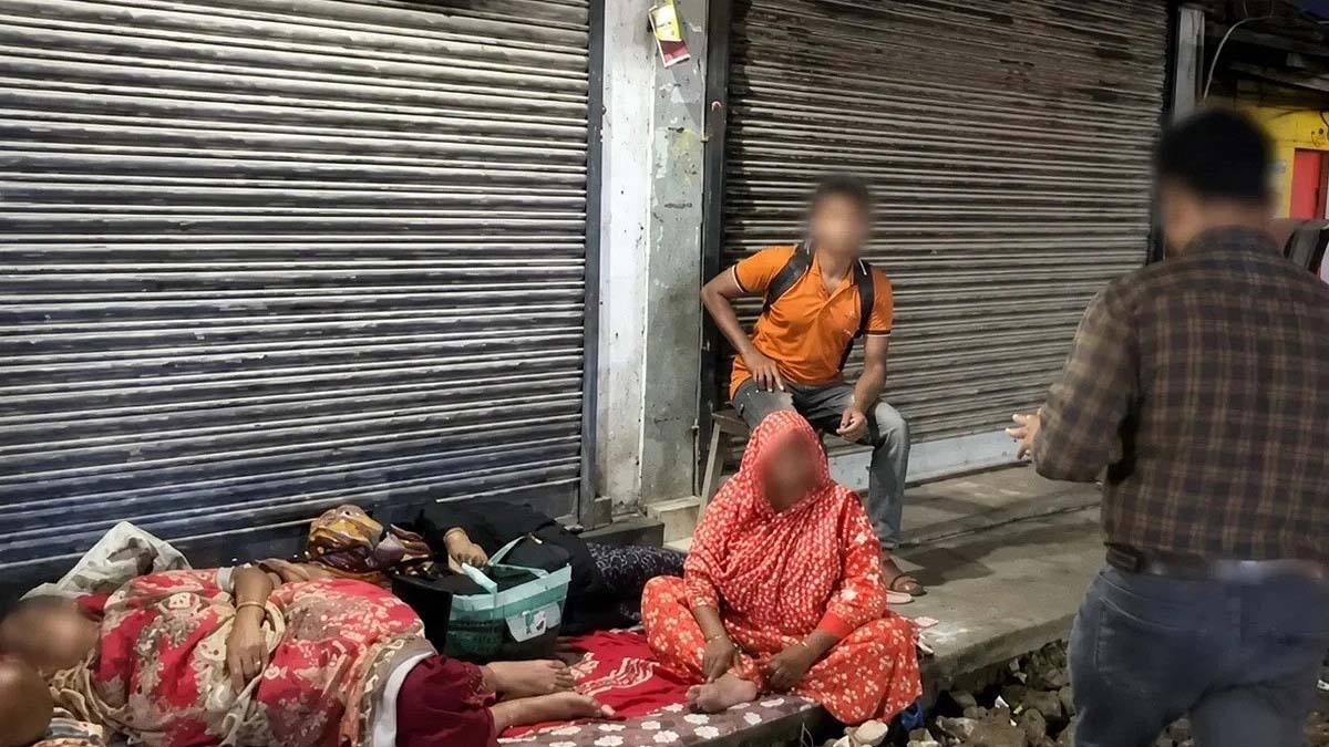 কলকতায় গিয়ে বেকায়দায় বাংলাদেশিরা, রাত কাটছে ফুটপাতে