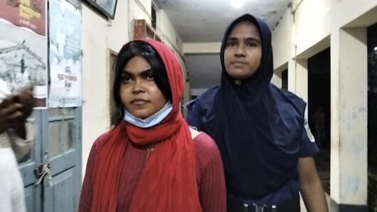 ফ্যামিলি কার্ড দেওয়ার কথা বলে টাকা নেওয়ার অভিযোগে এনসিপি নেত্রী আটক